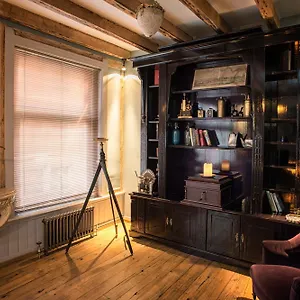 Private And Chique Salon De Franz - With Large Terrace Bed & Breakfast